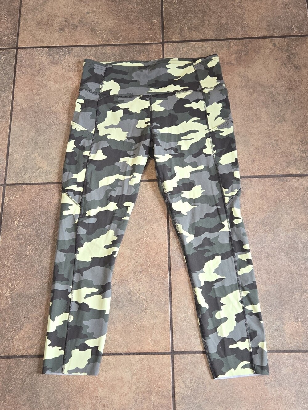 Lululemon Fast and Free High-Rise 25" Leggings Size 10 Heritage 365 Camo Crispin